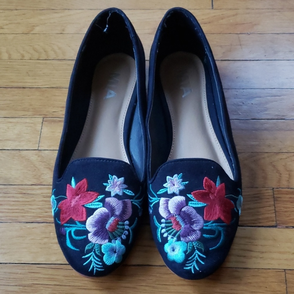Mia Zeke embroidered loafers